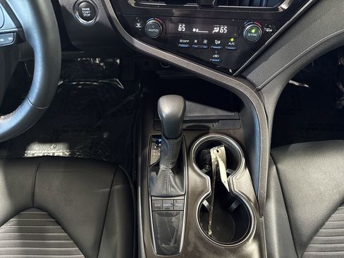 Used 2024 Toyota Camry SE w/ Convenience Package image 20
