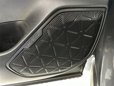 Used 2021 Toyota RAV4 LE image 25