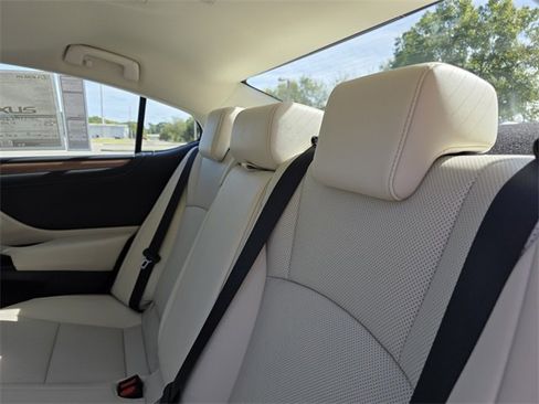New 2025 Lexus ES 350 w/ Premium Package image 16