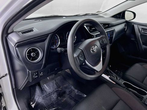 Used 2018 Toyota Corolla LE FWD image 9