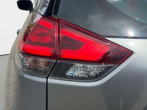 Used 2020 Nissan Rogue S FWD image 9