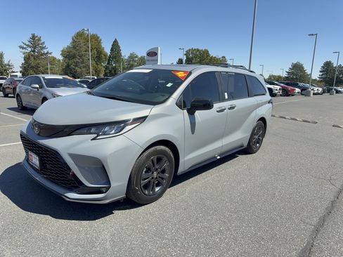 Used 2026 Toyota Sienna XSE AWD/4WD image 41