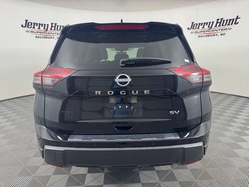 Used 2024 Nissan Rogue SV FWD image 8