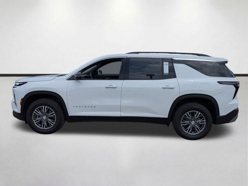 Used 2025 Chevrolet Traverse LT FWD image 7