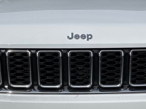 Used 2022 Jeep Grand Cherokee Limited image 44
