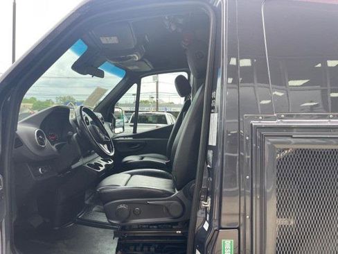 Used 2020 Mercedes-Benz Sprinter 4500 w/ Premium Plus Package image 10