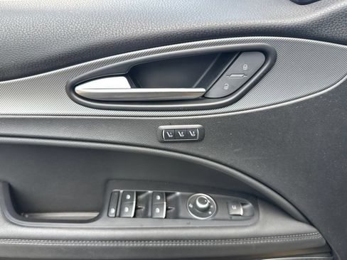 Used 2023 Alfa Romeo Stelvio Veloce AWD/4WD image 29