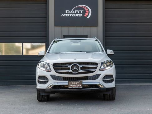 Used 2019 Mercedes-Benz GLE 400 4MATIC image 2