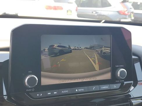 Used 2024 Nissan Pathfinder SV FWD image 24