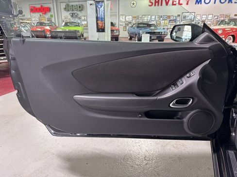 Used 2015 Chevrolet Camaro SS image 12
