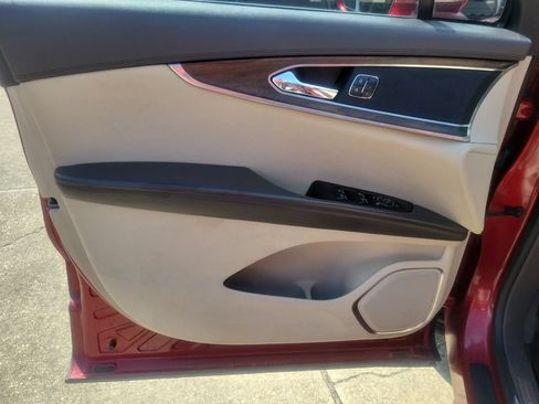 Used 2016 Lincoln MKX Reserve w/ Technology Package FWD image 13