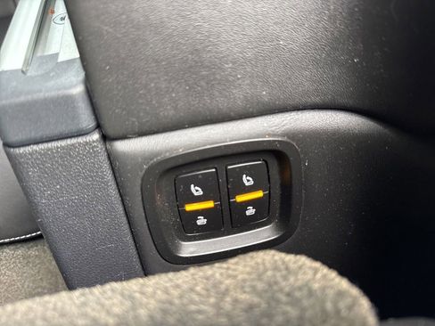 Used 2018 Bentley Bentayga Activity image 44