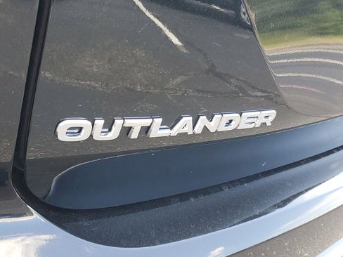 New 2025 Mitsubishi Outlander SE image 27