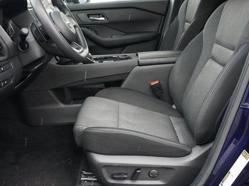 Used 2024 Nissan Rogue SV image 23