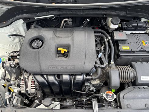 Used 2025 Kia Soul LX w/ LX Technology Package FWD image 30