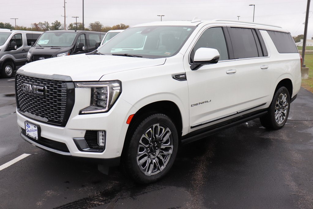 Used 2023 GMC Yukon XL Denali Ultimate AWD/4WD image 6