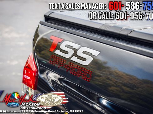 Used 2017 Toyota Tundra SR5 w/ SR5 Upgrade Package image 8