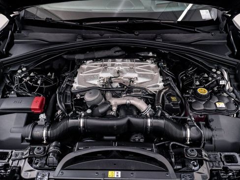 Used 2025 Jaguar F-PACE SVR image 31