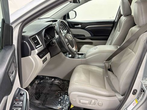 Certified 2018 Toyota Highlander Limited AWD/4WD image 13