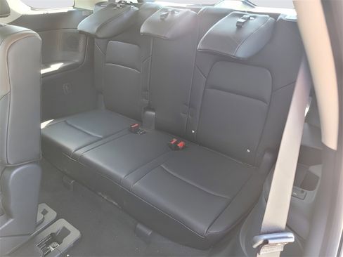 Used 2024 Nissan Pathfinder Platinum w/ Cargo Package image 18