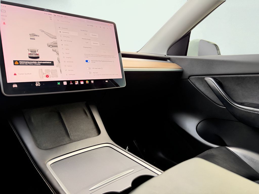 Used 2021 Tesla Model Y Long Range AWD/4WD image 46