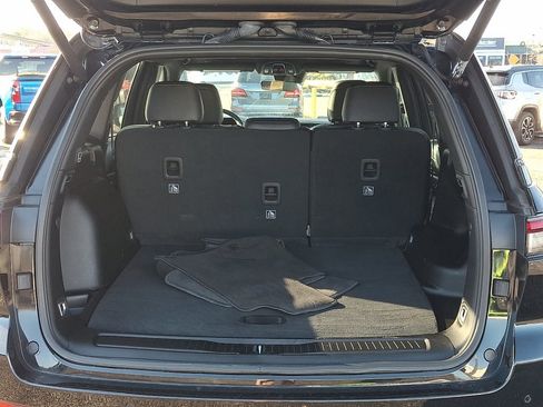 Used 2025 Jeep Grand Cherokee Altitude image 18