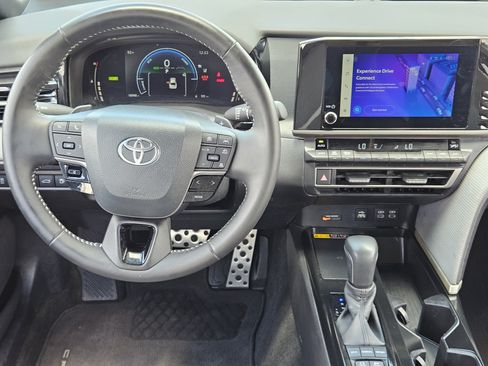 Used 2025 Toyota Camry SE w/ Convenience Package FWD image 27