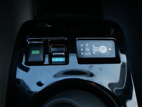 Certified 2025 Nissan Leaf SV Plus FWD image 22