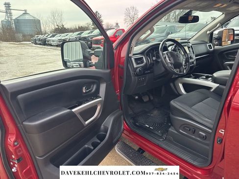 Used 2017 Nissan Titan SV image 14