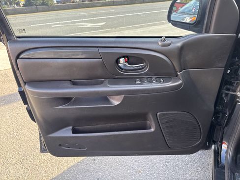 Used 2008 GMC Envoy SLE image 24