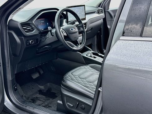 Used 2023 Ford Escape Platinum w/ Premium Technology Package AWD/4WD image 11