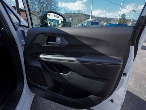 New 2026 Chrysler Pacifica Select image 12