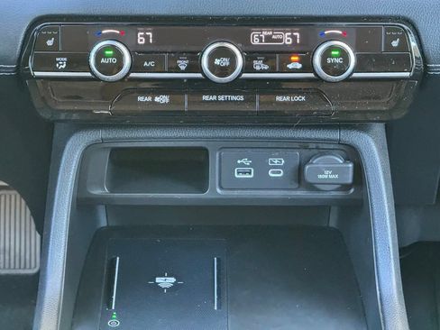 Certified 2023 Honda Pilot Touring image 29