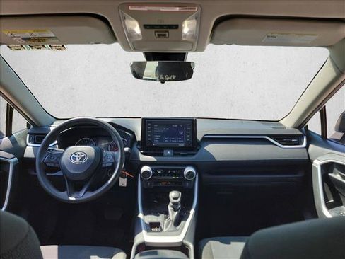 Used 2022 Toyota RAV4 LE AWD/4WD image 18