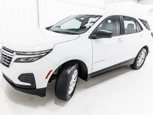 Used 2024 Chevrolet Equinox LS image 2