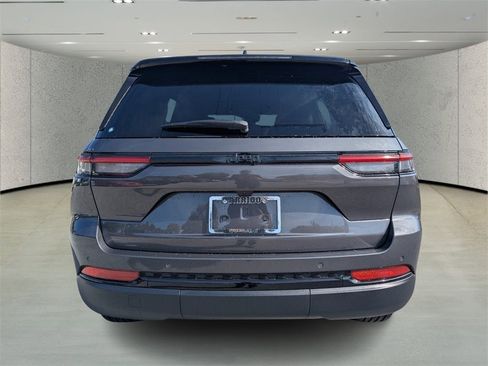 New 2025 Jeep Grand Cherokee Altitude image 5