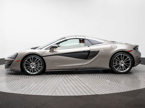 Used 2018 McLaren 570S Spider image 46