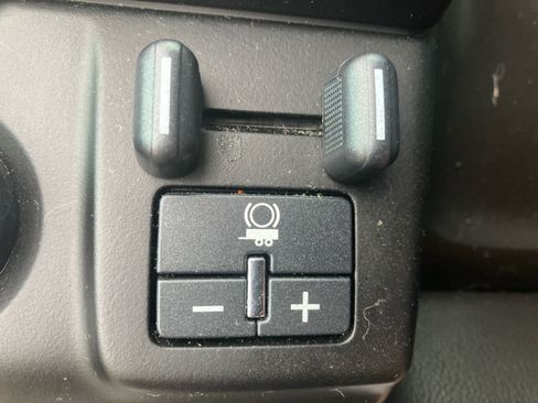 Used 2015 Chevrolet Tahoe LTZ AWD/4WD image 17