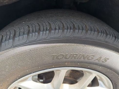 Used 2023 Chrysler Voyager LX FWD image 6