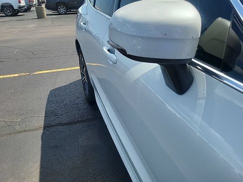 Used 2022 Volvo XC60 B5 Momentum w/ Climate Package FWD image 5