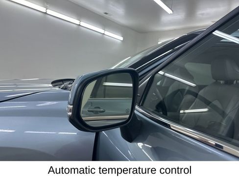 Used 2021 Toyota Highlander Limited image 17