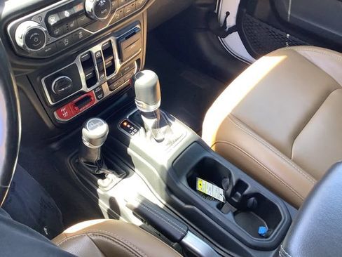 Used 2021 Jeep Wrangler Unlimited Rubicon AWD/4WD image 18