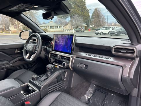 Used 2024 Toyota Tacoma TRD Off-Road image 27