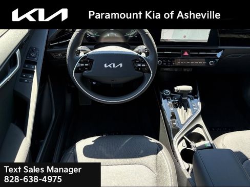 New 2025 Kia Niro SX image 24