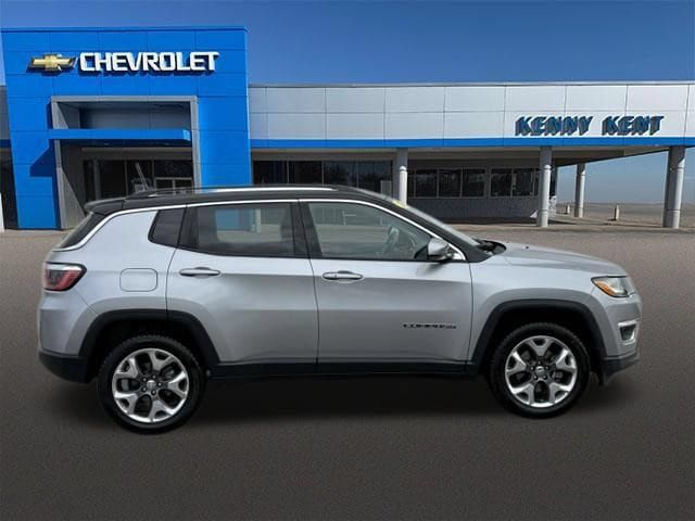 Used 2017 Jeep Compass Limited w/ Navigation Group AWD/4WD image 3