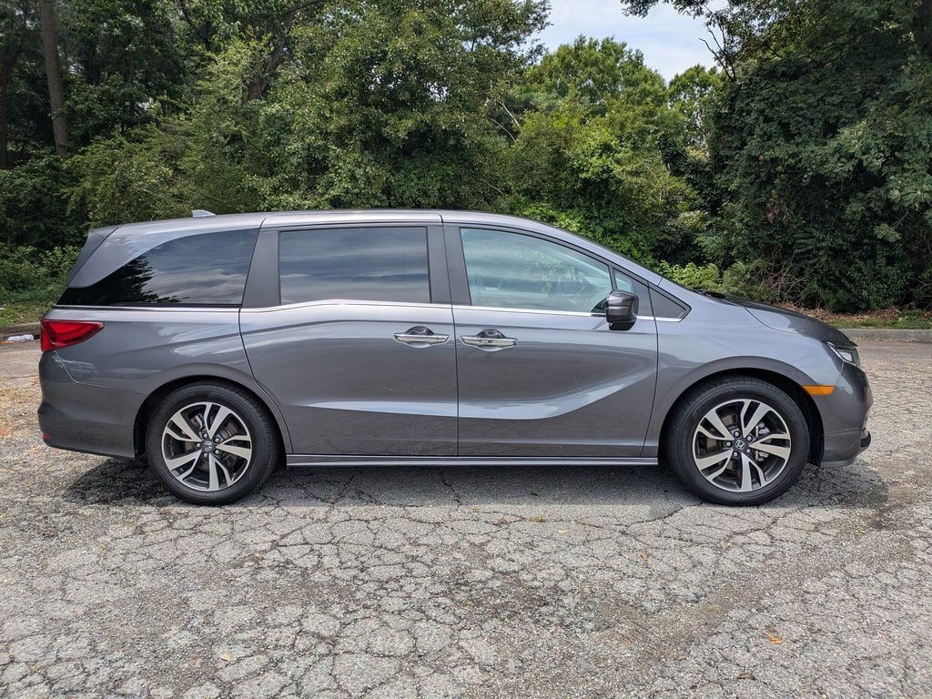 Used 2024 Honda Odyssey Touring image 3