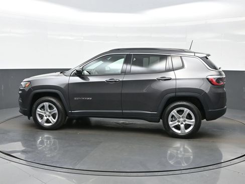 Used 2023 Jeep Compass Latitude w/ Convenience Group AWD/4WD image 4