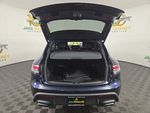 Used 2022 Porsche Macan image 32