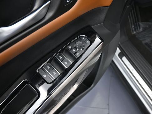 Used 2023 Nissan Pathfinder Platinum image 18