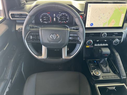 Used 2025 Toyota Tacoma TRD Sport image 17